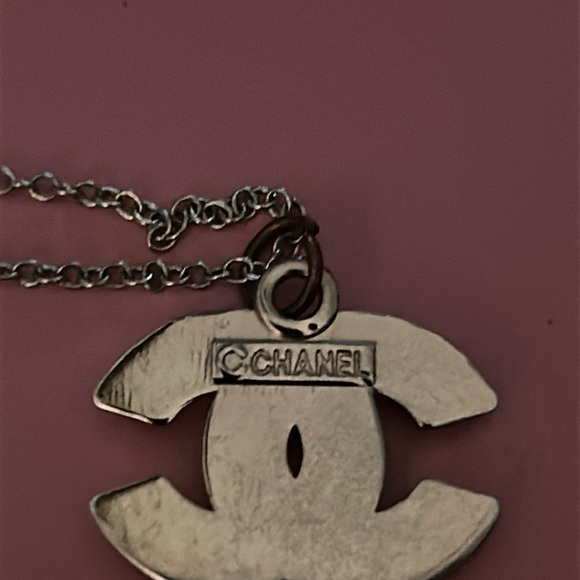 CHANEL Gold pearl Embellished Necklace/pendant. - Picture 3 of 3